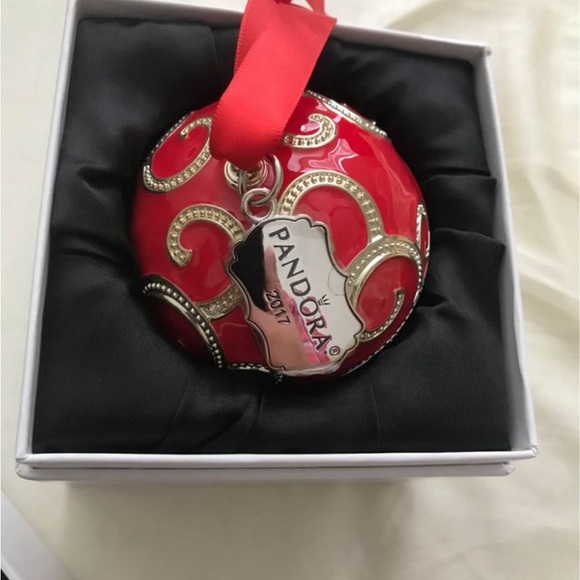 Only Opened 4 Photos!
PANDORA 2017 CHRISTMAS SPECTACULAR ORNAMENT CHARM INSIDE - Picture 3 of 8